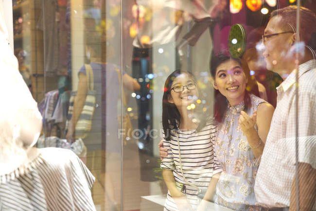 Happy asian family spending time together and shopping — Stock Photo