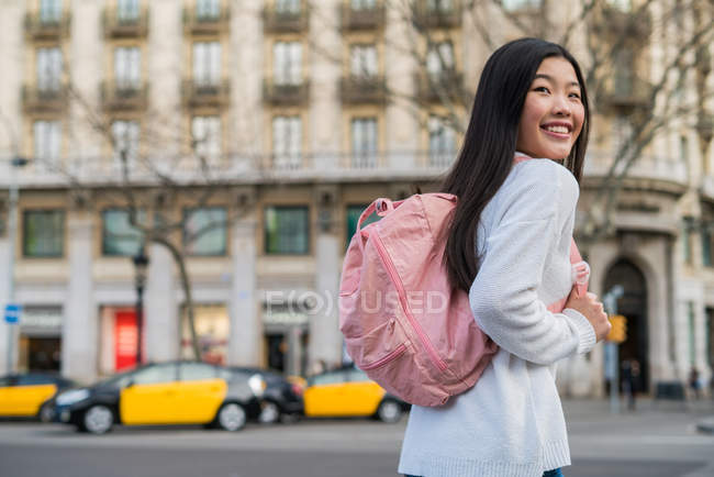 Young Chinese woman on the streets of Barcelona — Stock Photo
