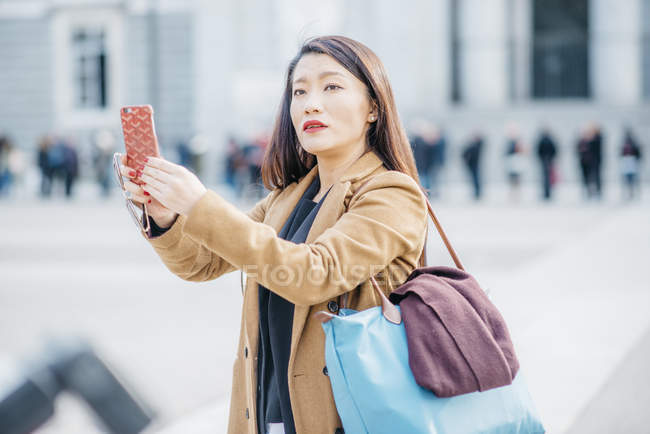 Chinese woman travelling in Madrid, Spain — Stock Photo