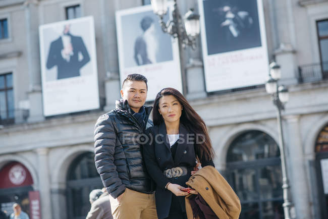 Casal chinês de turistas em Madrid, Espanha — Fotografia de Stock