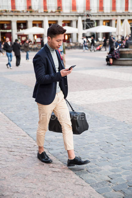 Casual young chinese man at Plaza Mayor in Madrid, Spain — Stock Photo