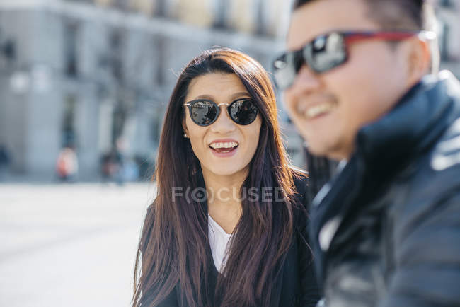 Chinesisches touristenpaar in madrid, spanien — Stockfoto