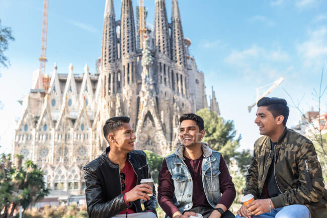 Indian tourists visiting Barcelona — Stock Photo