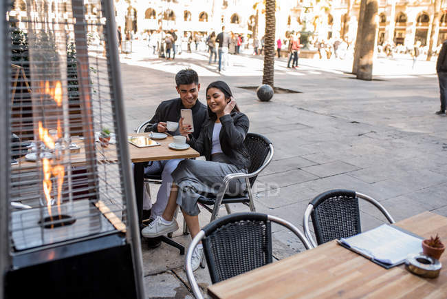 Happy young asian tourist couple on the mobile phone in Barcelona, spain — Stock Photo