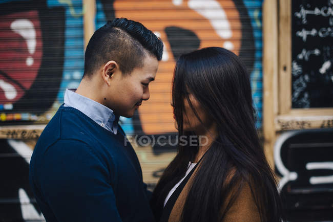 Chinese couple on the streets of Madrid, Spain — Stock Photo