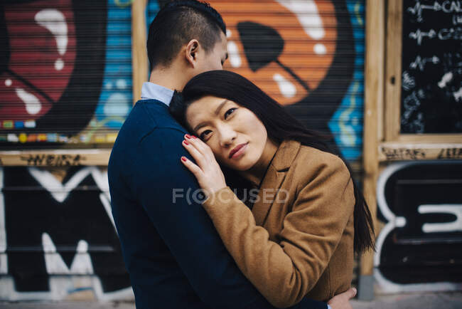Chinese Couple on the streets of Madrid — Stock Photo