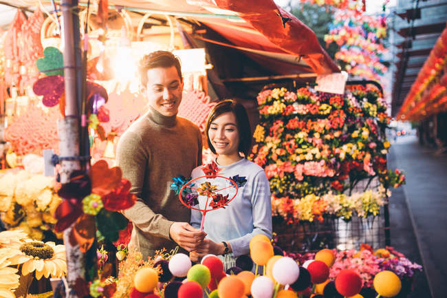 Happy asian couple celebrating Chinese New Year in city — Stock Photo