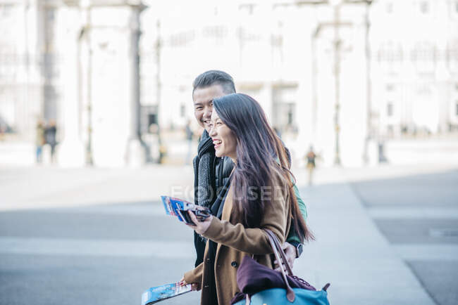 Chinesisches Touristenpaar in Madrid, Spanien — Stockfoto