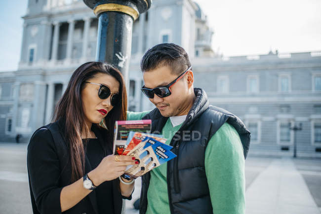 Китайські пари разом в Мадриді, Іспанія — стокове фото