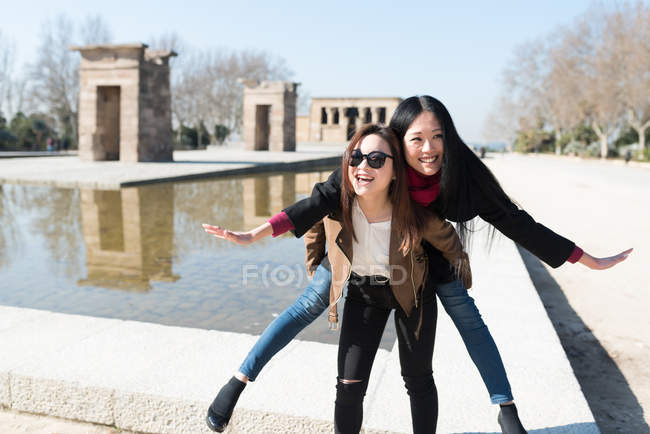 Asian women doing tourism in Madrid, Spain — Stock Photo