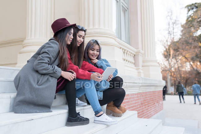 Group of friends looking at the tablet in Madrid, Spain — Stock Photo
