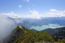 Vista sulla vetta dell'Herzogstand e del Lago Walchensee — Foto stock