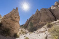 США, Нью-Мексико, Pajarito плато, Сандовал County, каша Katuwe намет порід National Monument, пустеля долини з дивно скельними утвореннями — стокове фото