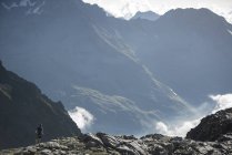 Бігун поблизу Monte Rosa гірського масиву — стокове фото