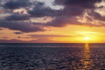 Tramonto sopra l'oceano — Foto stock