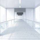 Leere Durchfahrt in Bürogebäude — Stockfoto