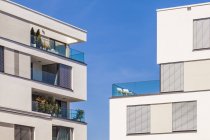Fachadas de casas modernas multifamiliares - foto de stock