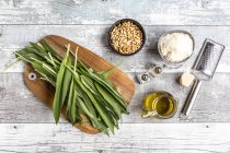 Ingredienti per cucinare il pesto ramson — Foto stock
