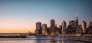 Cityscape of New York City at dusk — Stock Photo