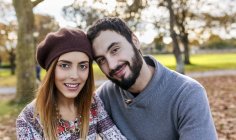 Couple in autumnal park — Stock Photo