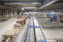 Correia transportadora na fábrica — Fotografia de Stock