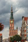 Poland, Pomerania, Danzig, Brgerhuser and the Rechtstdtisches Rathaus in Gdansk, Rechtsstadt, Hansehuser, Hanseatic city — Stock Photo
