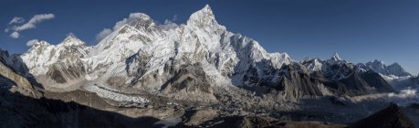 Nepal, Himalaya, Khumbu, Everest, montagne innevate dell'Everest e del Nuptse — Foto stock