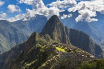 Sud America, Perù, Ande, Paesaggio montuoso con vista Machu Picchu — Foto stock