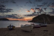 Spain, Catalonia, Blanes, resort town on Costa Brava, beach sunrise at Balearic (Mediterranean) Sea — Stock Photo