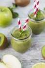 Disintossicazione frullato verde e ingredienti — Foto stock