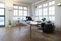 Interno di un moderno ufficio informale — Foto stock