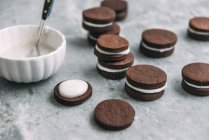 Chocolate cookies with coconut vanilla filling — Stock Photo