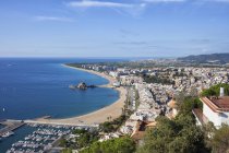 Località turistica sul Mar Mediterraneo, vista dall'alto, Blanes, Catalogna, Spagna — Foto stock