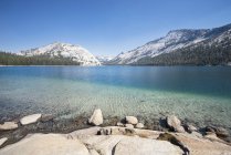Parco nazionale dello yosemite del lago di montagna, Stati Uniti — Foto stock