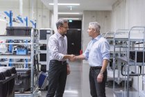 Businessmen shaking hands — Stock Photo