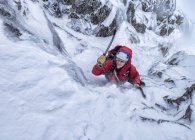 Шотландії, Anoach Mor, лід людина сходження в зиму — стокове фото