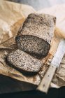 Hausgemachtes Brot mit Leinsamen — Stockfoto