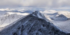Regno Unito, Scozia, Glencoe, montagna Buachaill Etive Beag innevata — Foto stock