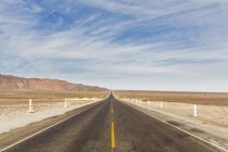South America, Peru, Central Andes, Nazca Province, Ica Region, Nazca (Nasca), empty road in the desert — Stock Photo