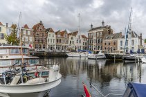 Puerto con barcos amarrados, Goes, Zelanda, Países Bajos - foto de stock