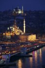 Переглянути над панораму Стамбула з вежа Галата в ніч, Beyoglu, Стамбул, Туреччина, Європа — стокове фото