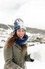 Портрет Астурія, Іспанія, красива жінка просоченої сніг — стокове фото