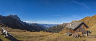 Odle range en Otoño, Italia - foto de stock