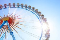 Германия, Бавария, Мюнхен, фестивали и вид большого колеса на ярмарке — стоковое фото