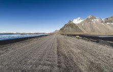 Грязная дорога на полуострове Вестрахорн и Стокснис, Исландия — Stock Photo