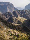 Oman, Jabal Akhdar, crooked road in mountains and Al Shuraijah village — Stock Photo