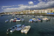 Іспанія, Тенеріфе, рибальські човни поблизу Канделаріі муніципалітету — стокове фото
