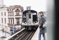 Man waiting for metro at train station — Stock Photo