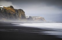 Spiaggia di sabbia nera a Vik, Islanda — Foto stock