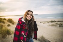 Hapyy young woman on the beach — Stock Photo